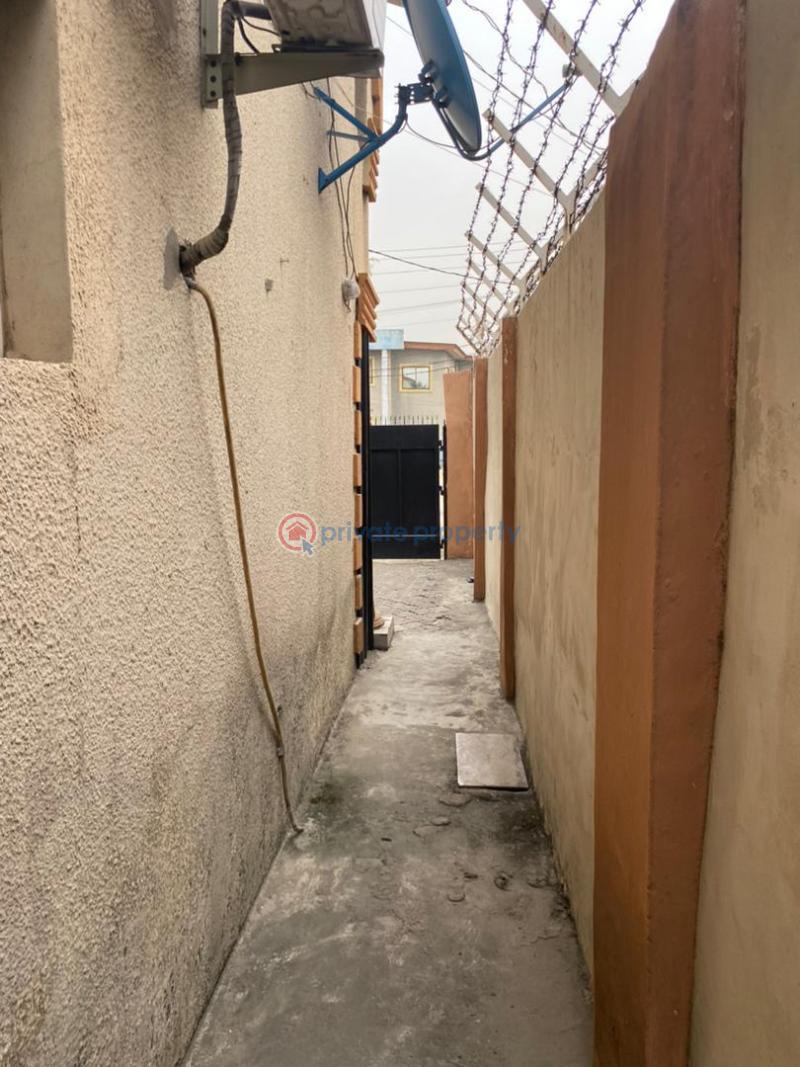 Detached Duplex For Sale Ogunlana Surulere Lagos - 2