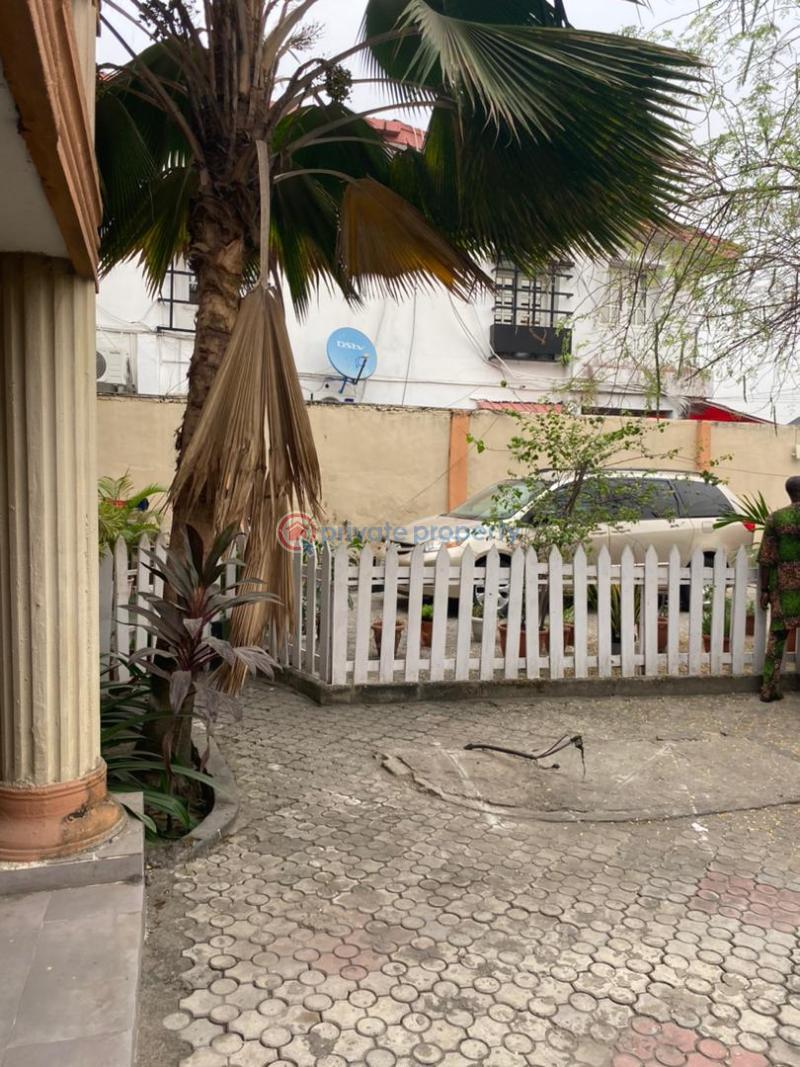 Detached Duplex For Sale Ogunlana Surulere Lagos - 3