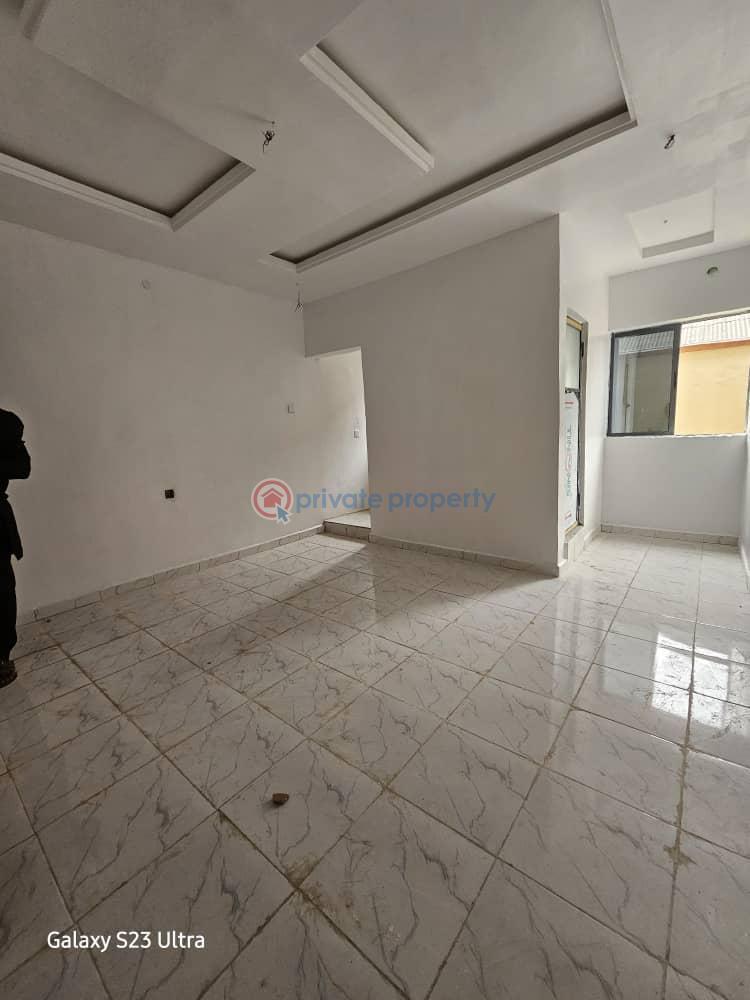 2 bedroom Block Of Flats For Rent Ilupeju Estate Off Surahmogaji Ilupeju Lagos - 3