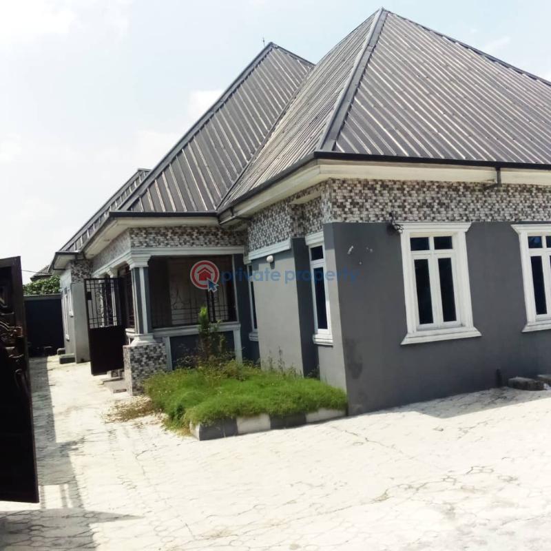For rent 4 bedroom House Eneka Off Tank Junction Rumukwurushi Port