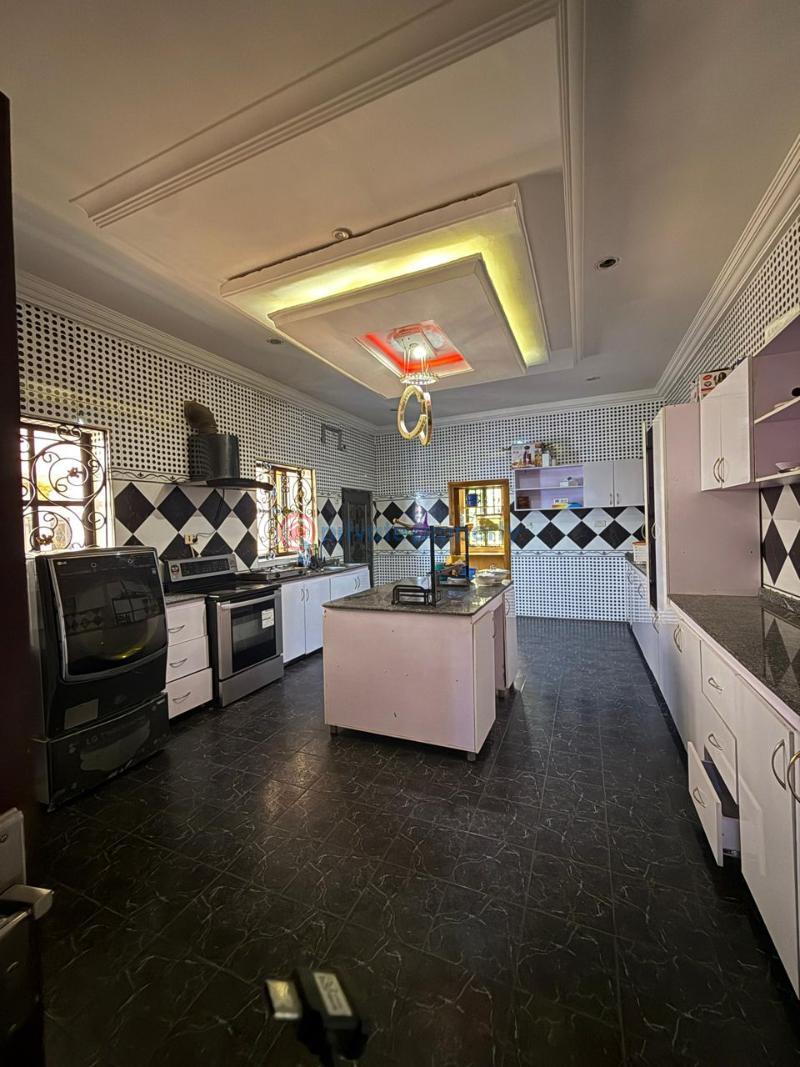 9 bedroom House For Sale Forest Hill Estate, Jericho Gra Ibadan Oyo - 5