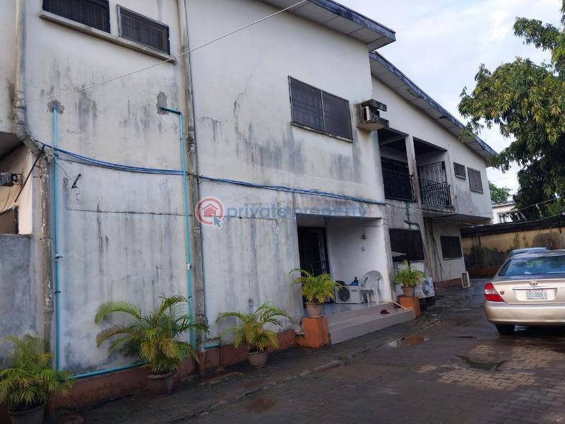 Faily used 7 bedroom duplex - 4 7 bedroom Detached Duplex For Sale Isaac John Ikeja GRA Lagos - 4
