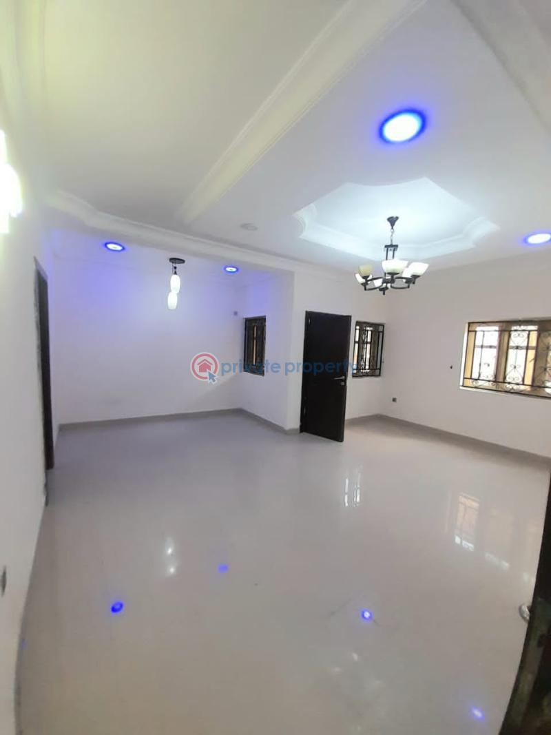 3 bedroom Flat & Apartment For Rent Thomas Estate Ajah Lagos - 0