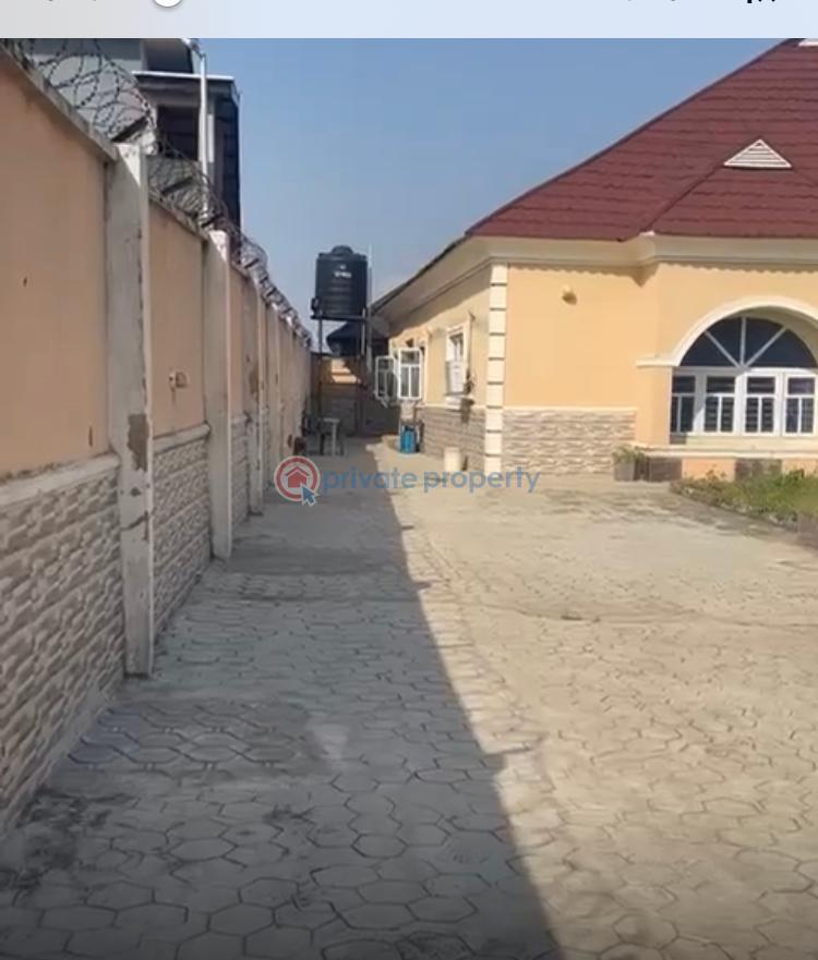 4 bedroom Detached Bungalow For Sale Ibeshe Ikorodu Lagos - 10