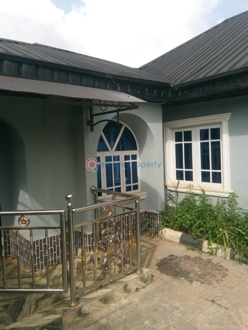 4 bedroom Detached Bungalow For Sale Pillar Estate Akala Express Ibadan Oyo - 4