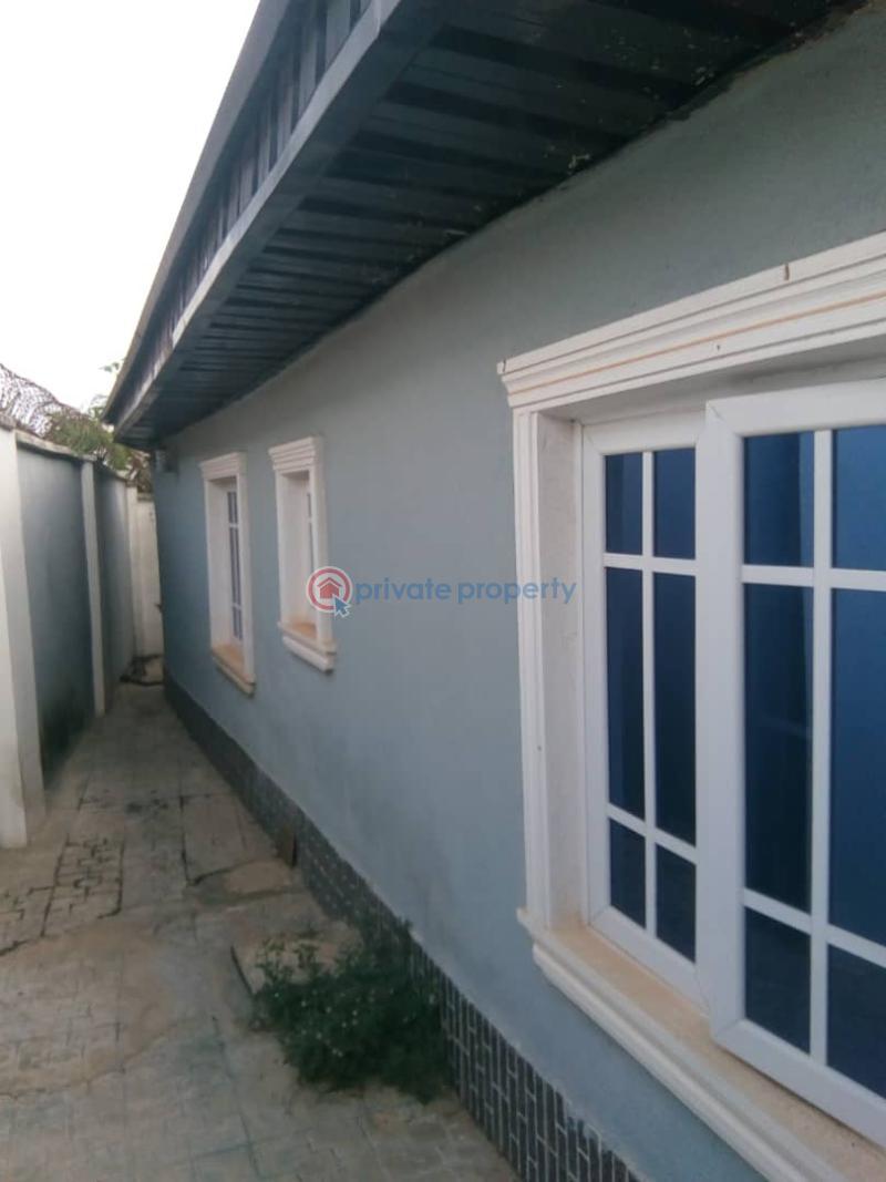 4 bedroom Detached Bungalow For Sale Pillar Estate Akala Express Ibadan Oyo - 13