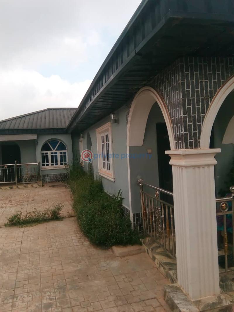 4 bedroom Detached Bungalow For Sale Pillar Estate Akala Express Ibadan Oyo - 2