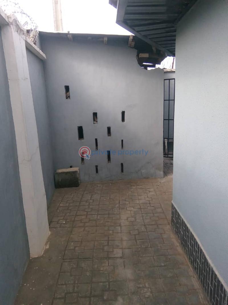 4 bedroom Detached Bungalow For Sale Pillar Estate Akala Express Ibadan Oyo - 8