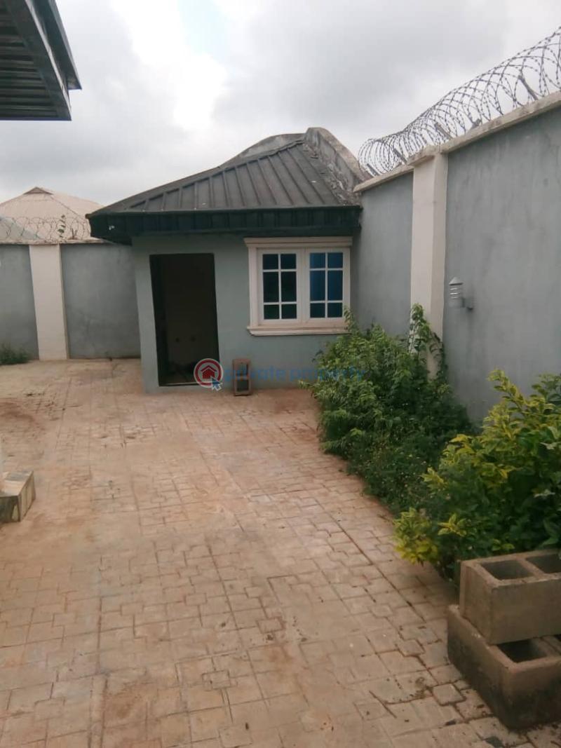 4 bedroom Detached Bungalow For Sale Pillar Estate Akala Express Ibadan Oyo - 3
