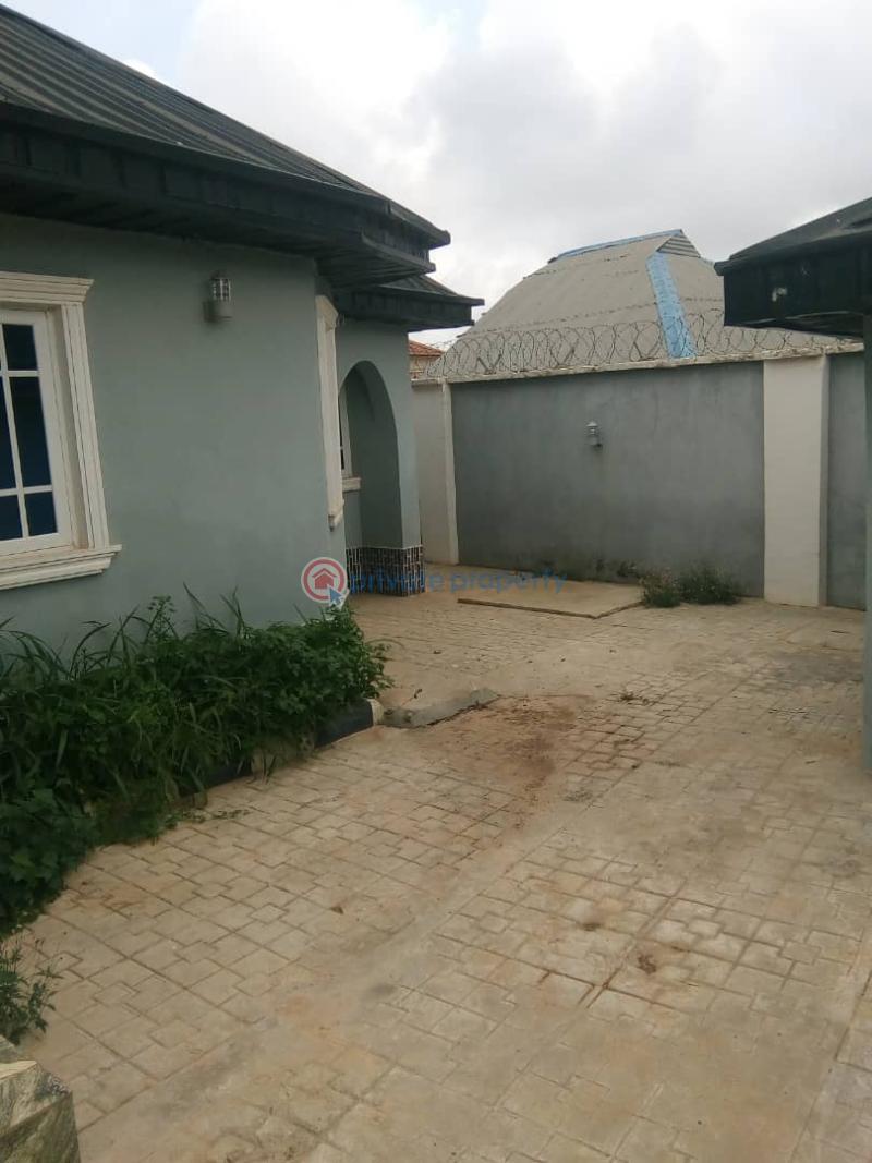 4 bedroom Detached Bungalow For Sale Pillar Estate Akala Express Ibadan Oyo - 5