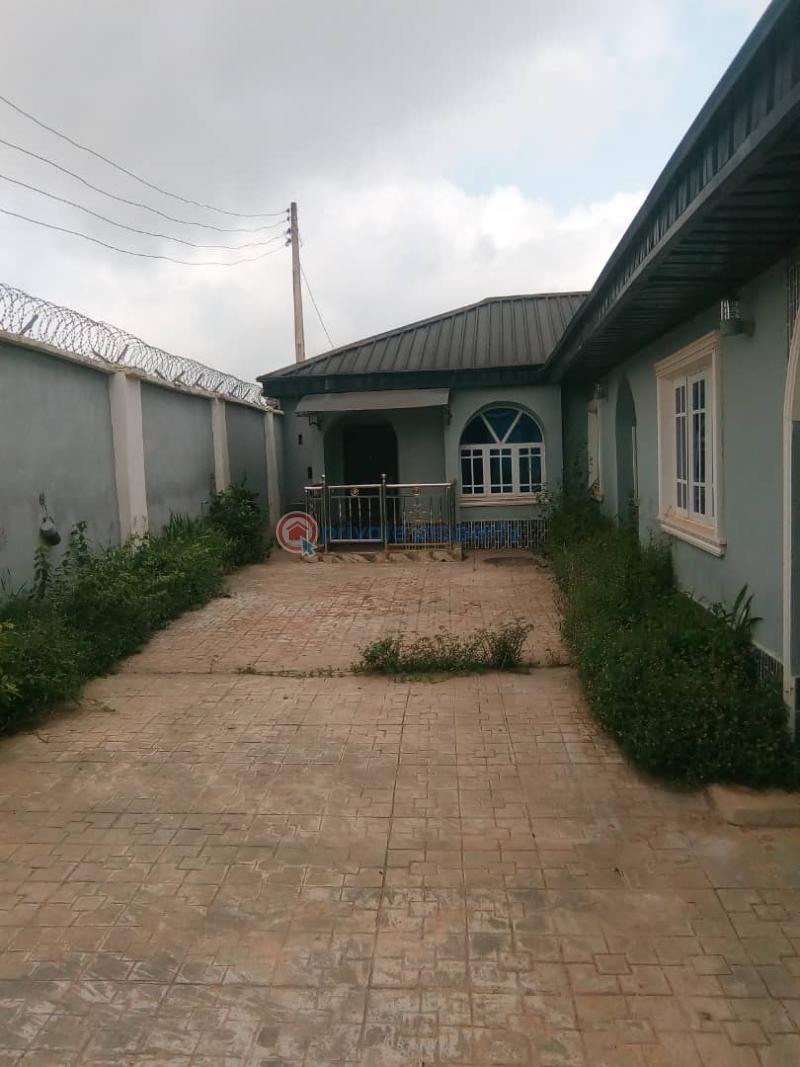 4 bedroom Detached Bungalow For Sale Pillar Estate Akala Express Ibadan Oyo - 11