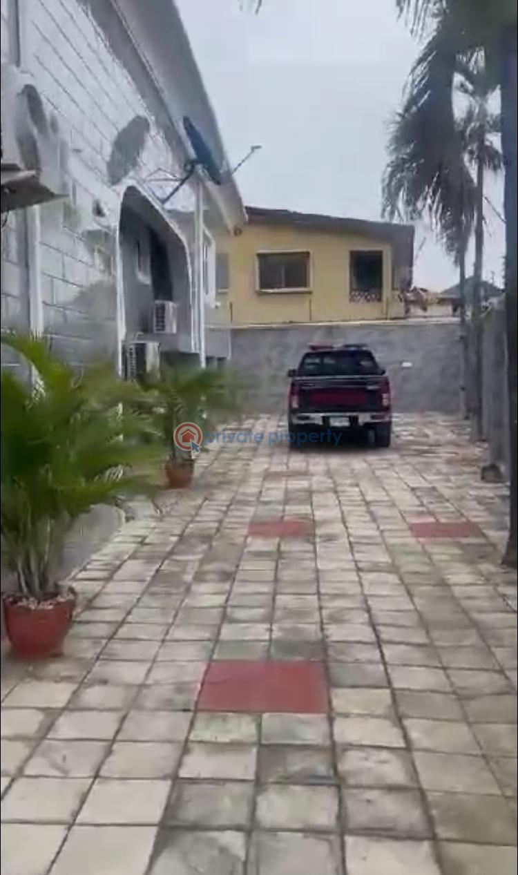 5 bedroom Detached Bungalow For Sale Maryland Lagos - 3