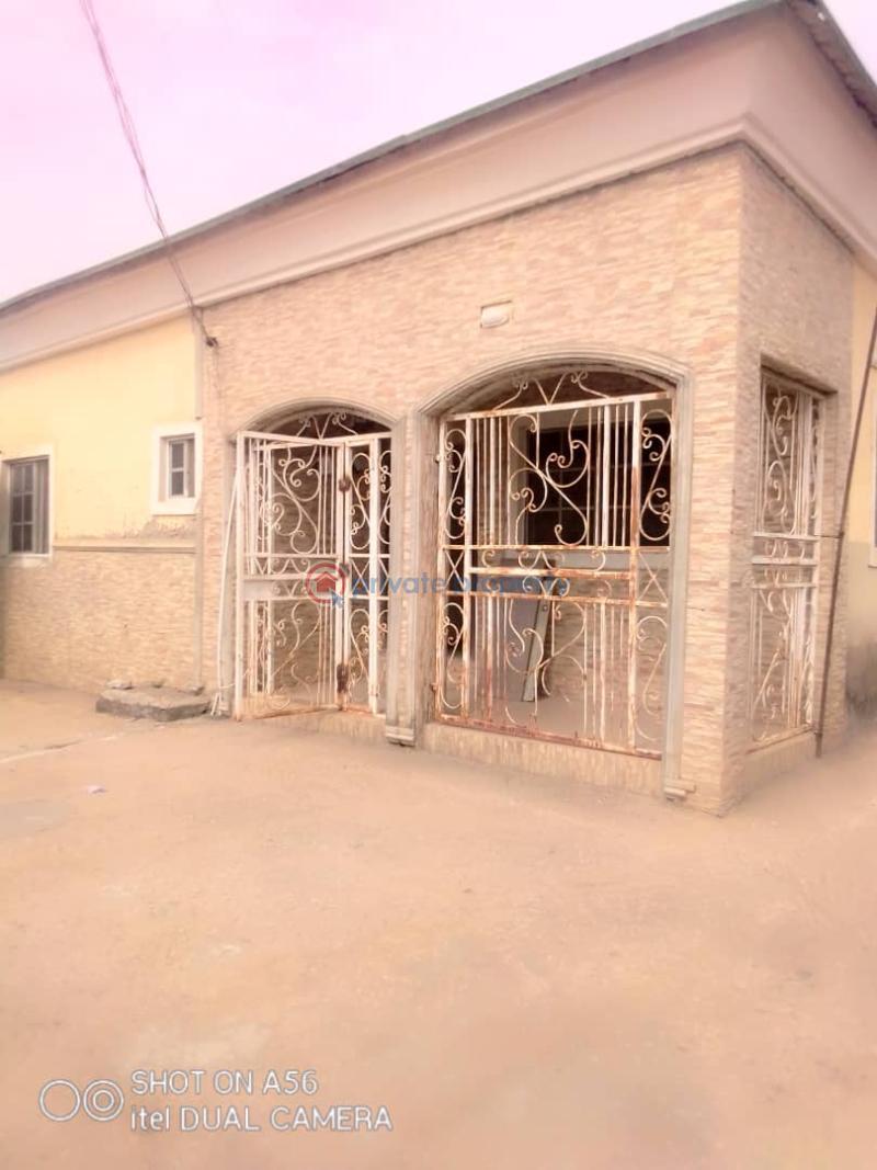 For rent 2 bedroom Bungalow Lugbe Airport Road Lugbe Abuja Phase 4