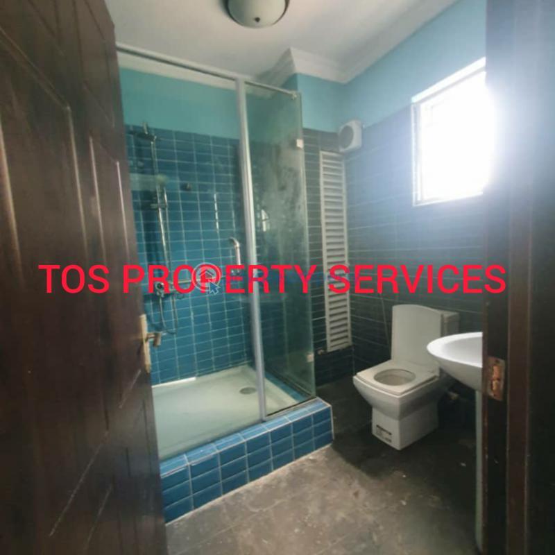 4 bedroom House For Rent Alagomeji, Yaba, Lagos. Alagomeji Yaba Lagos