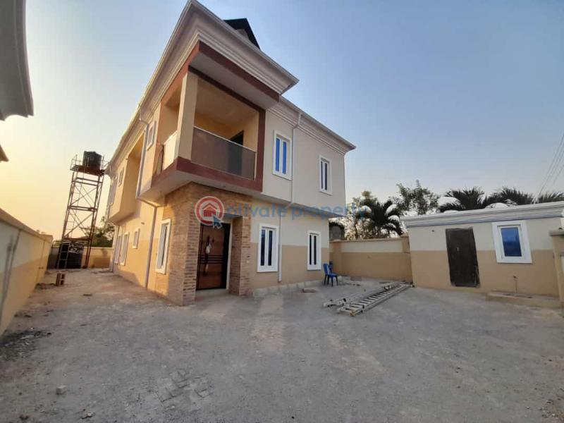 For sale 3 bedroom House Obasanjo Hilltop Gra, Oke Mosan, Ogun area