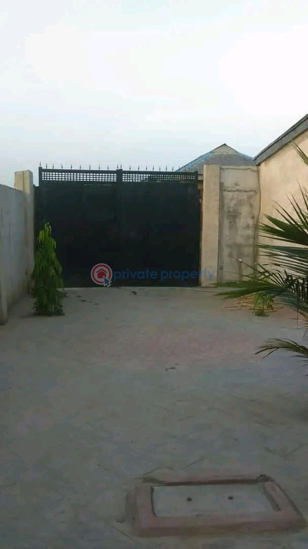 For sale 4 bedroom House Ogijo Ikorodu Lagos (PID 4PACLP) Private