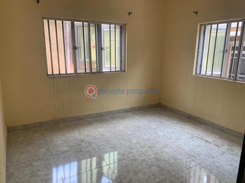 For rent 2 bedroom Flat & Apartment New Town Estate Iponri Surulele