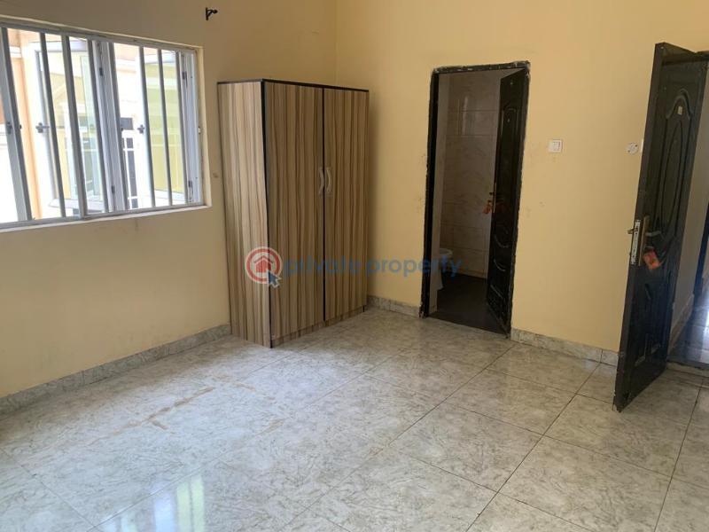 For rent 2 bedroom Flat & Apartment New Town Estate Iponri Surulele