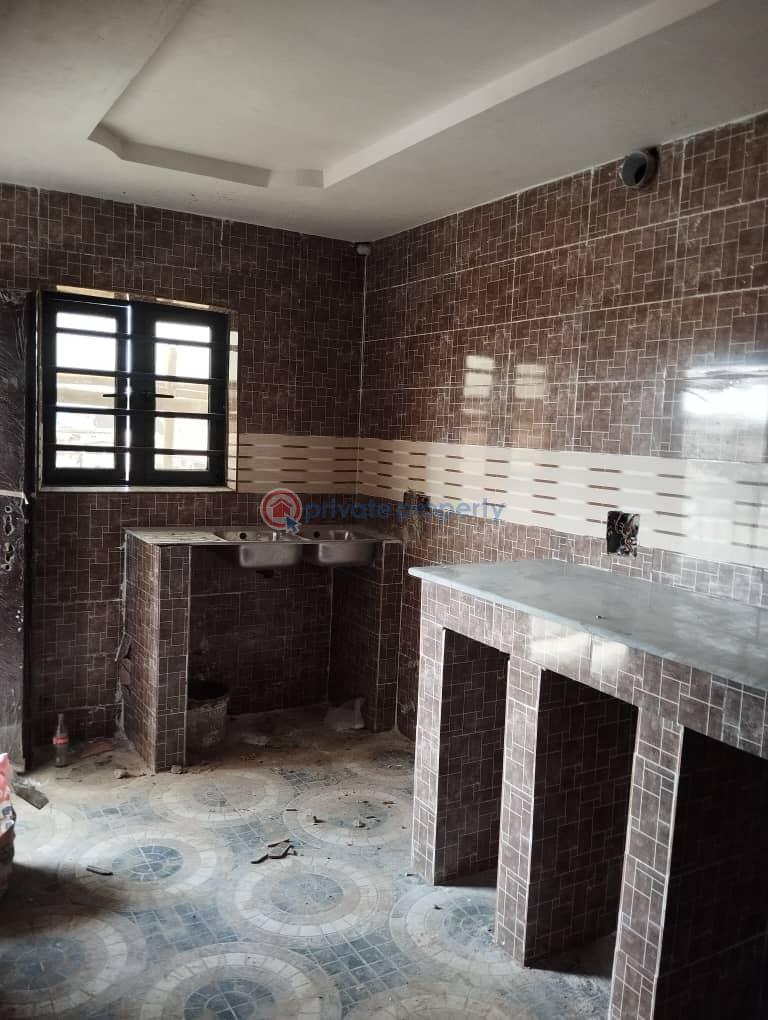 2 bedroom House For Rent Off Irone Street, Surulere Lagos - 4