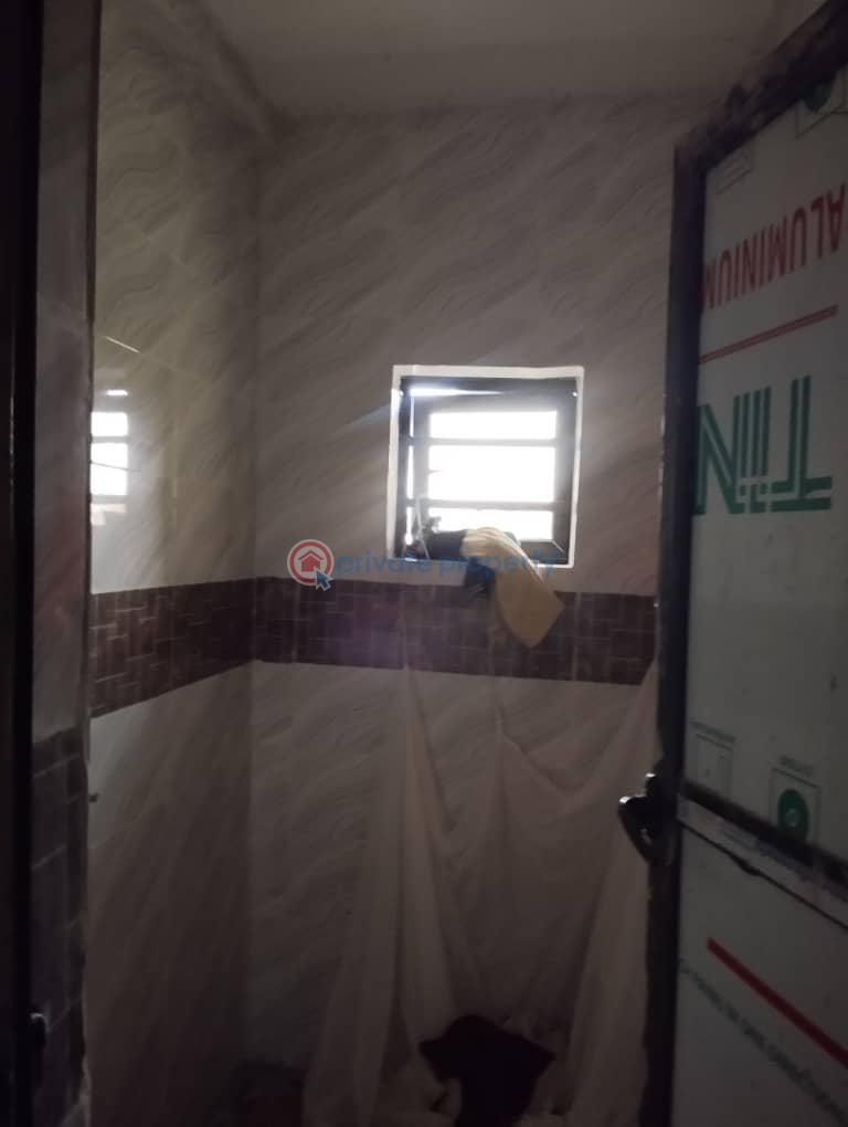 2 bedroom House For Rent Off Irone Street, Surulere Lagos - 9