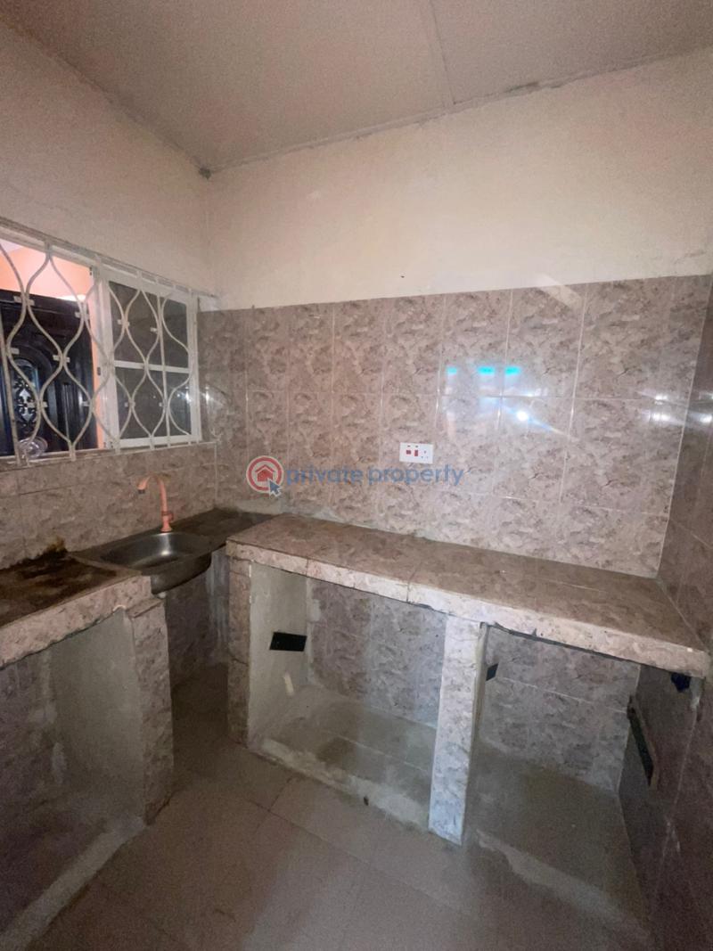 1 bedroom Flat & Apartment For Rent Off Abegbi Street Ijesha Surulere Lagos - 2