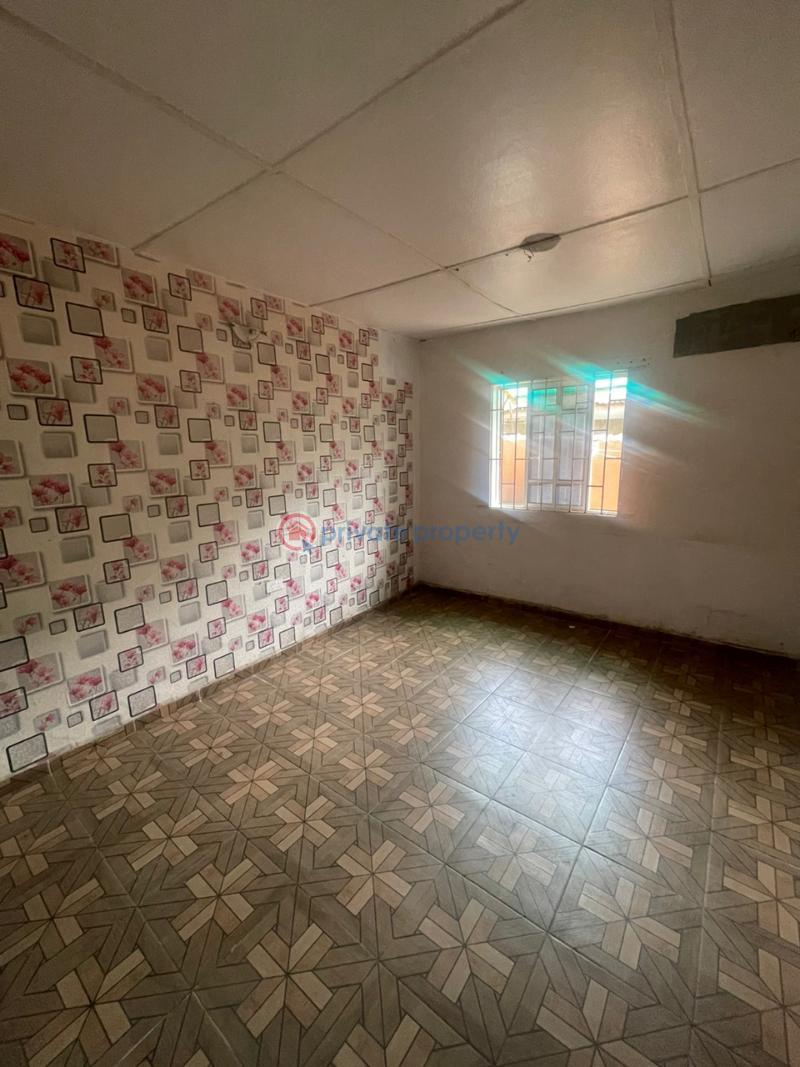 1 bedroom Flat & Apartment For Rent Off Abegbi Street Ijesha Surulere Lagos - 3