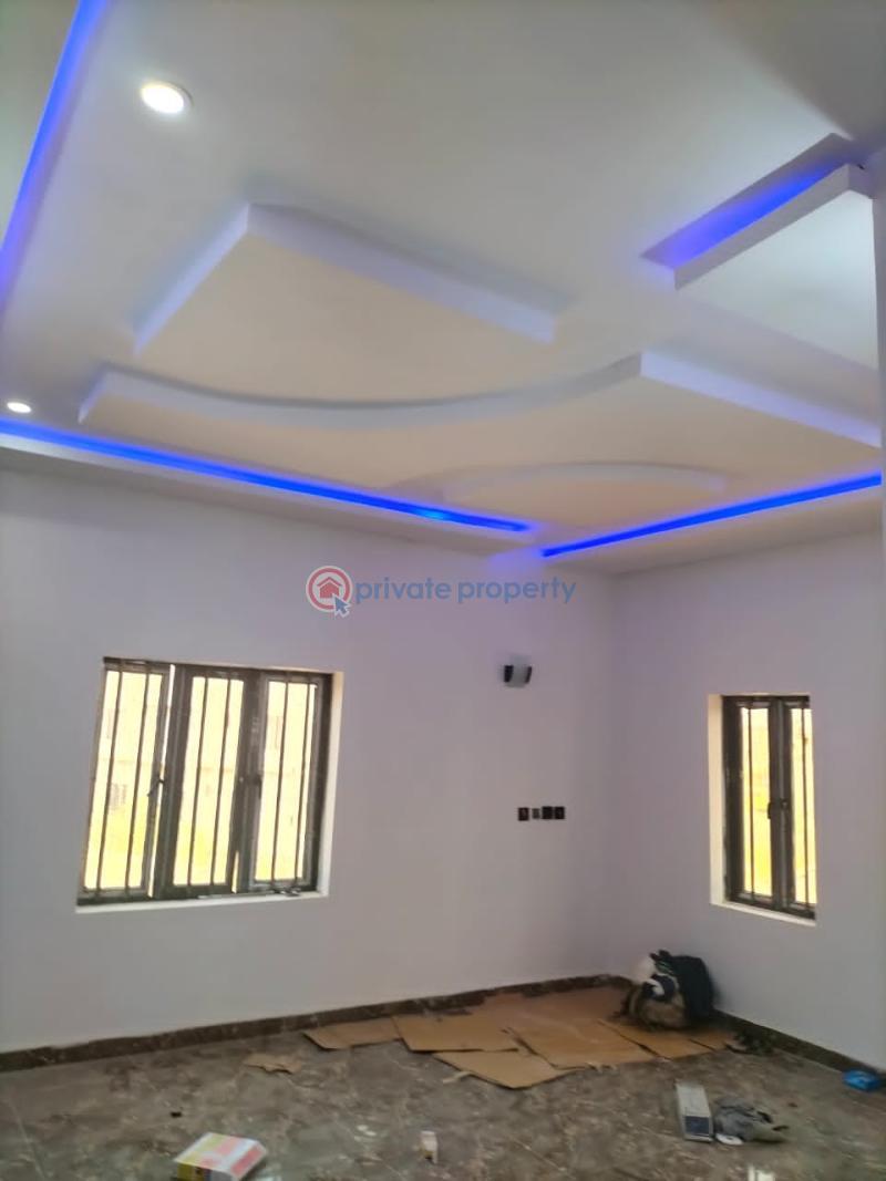 For sale 5 bedroom House Airport Road Lugbe Abuja Phase 4 (PID 2PABFL