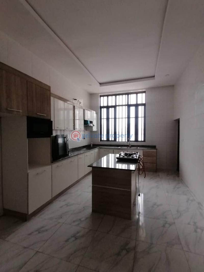 5 bedroom Flat & Apartment For Sale Lagos Island (PID 8PACRC