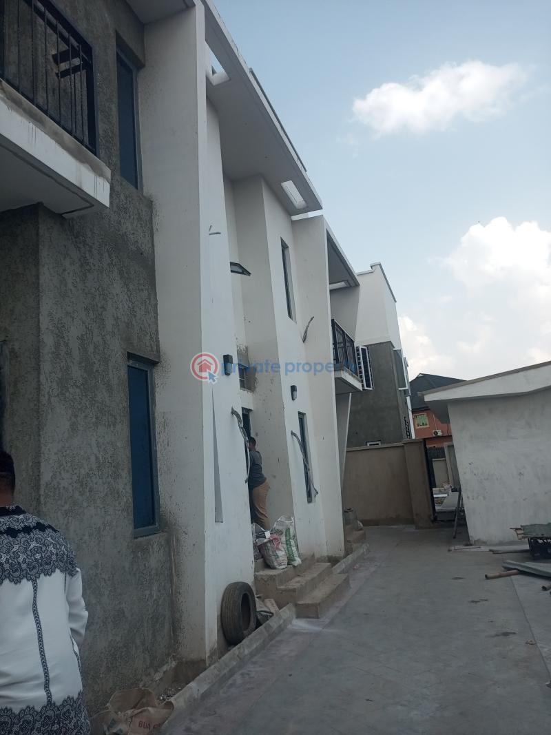 2 bedroom Flat & Apartment For Rent Off Aiyelegun Road Isolo Lagos - 21