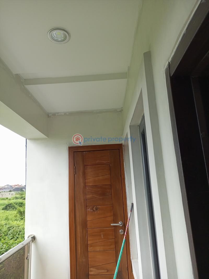 2 bedroom Block Of Flats For Rent Duduyemi Bucknor Estate. Jakande Axis. Bucknor Estate Isolo Lagos - 12