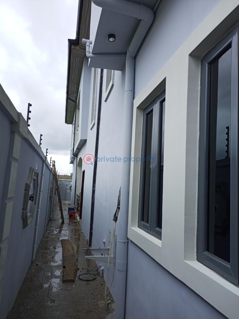 2 bedroom Block Of Flats For Rent Duduyemi Bucknor Estate. Jakande Axis. Bucknor Estate Isolo Lagos - 11