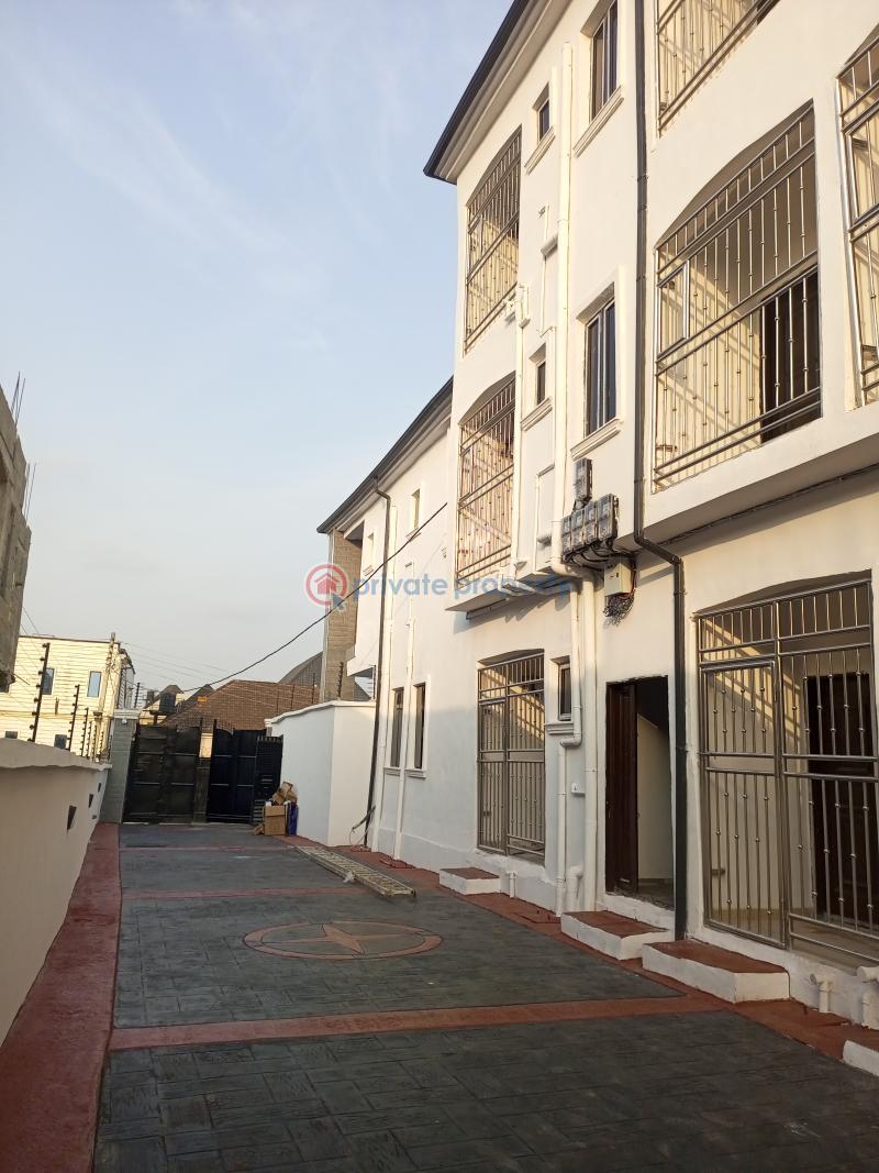 2 bedroom Flat & Apartment For Rent Divine Avenue Bucknor Estate Isolo Lagos - 4