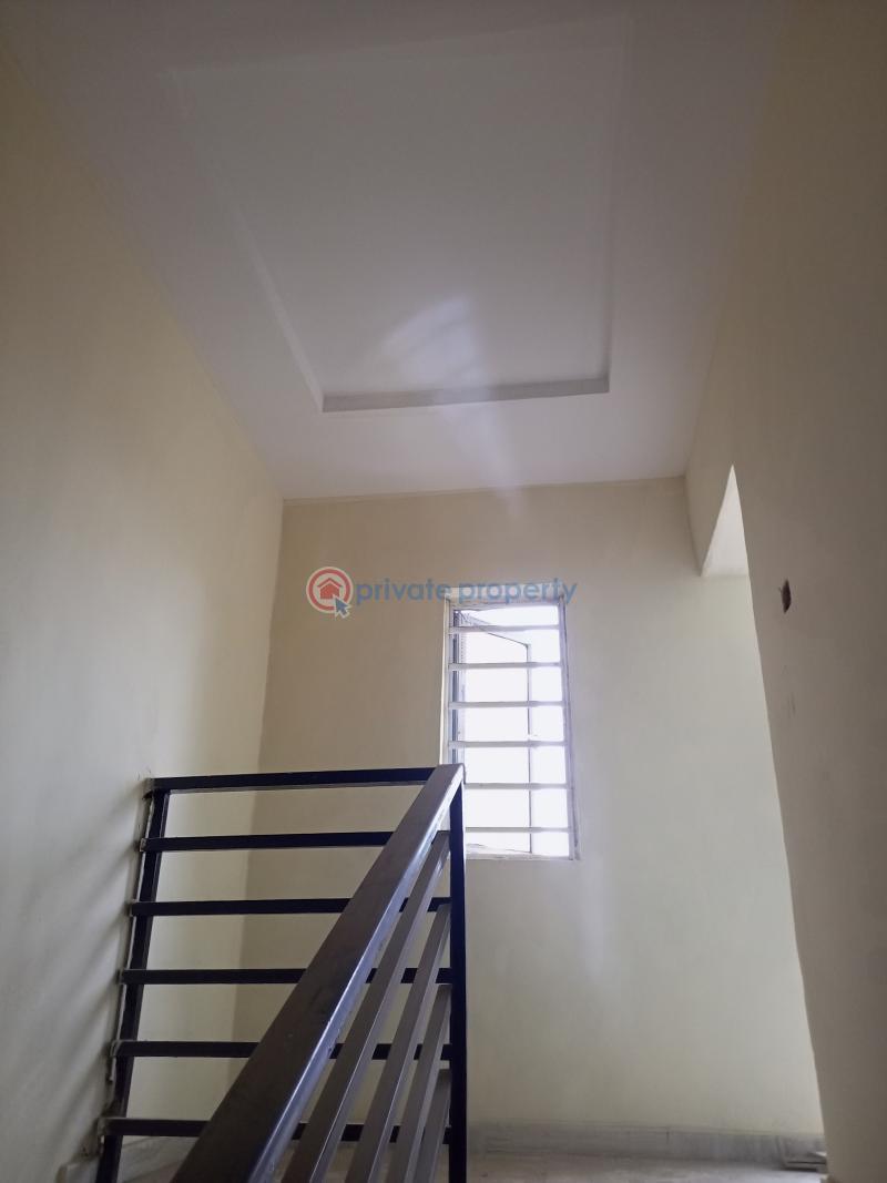 2 bedroom Flat & Apartment For Rent Bucknor Estate Isolo Lagos - 3