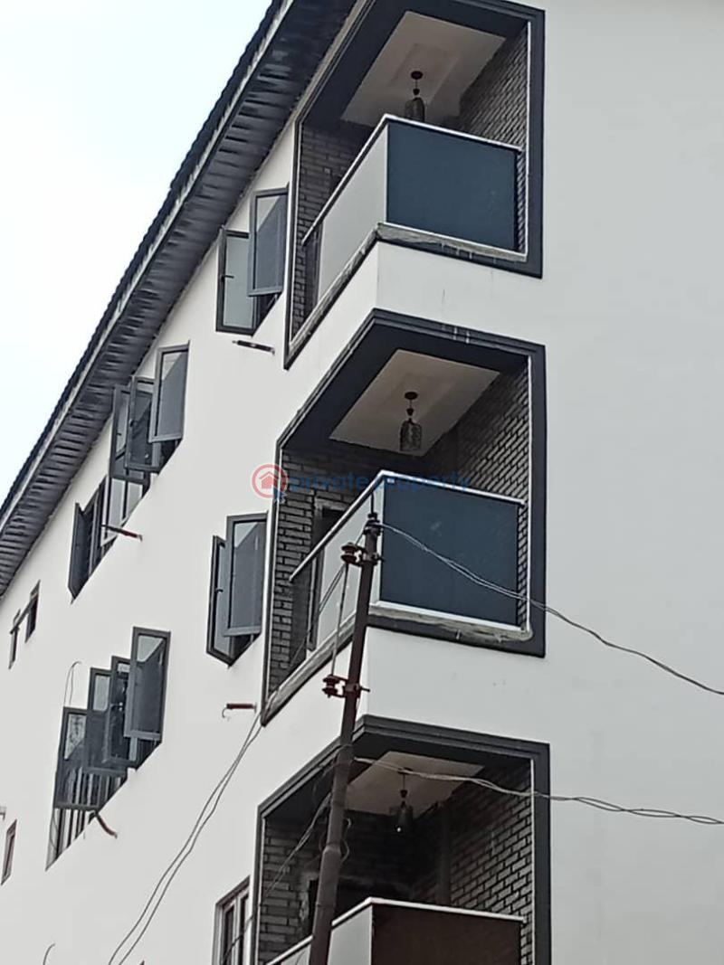 3 bedroom Flat & Apartment For Rent Alagomeji Yaba Lagos