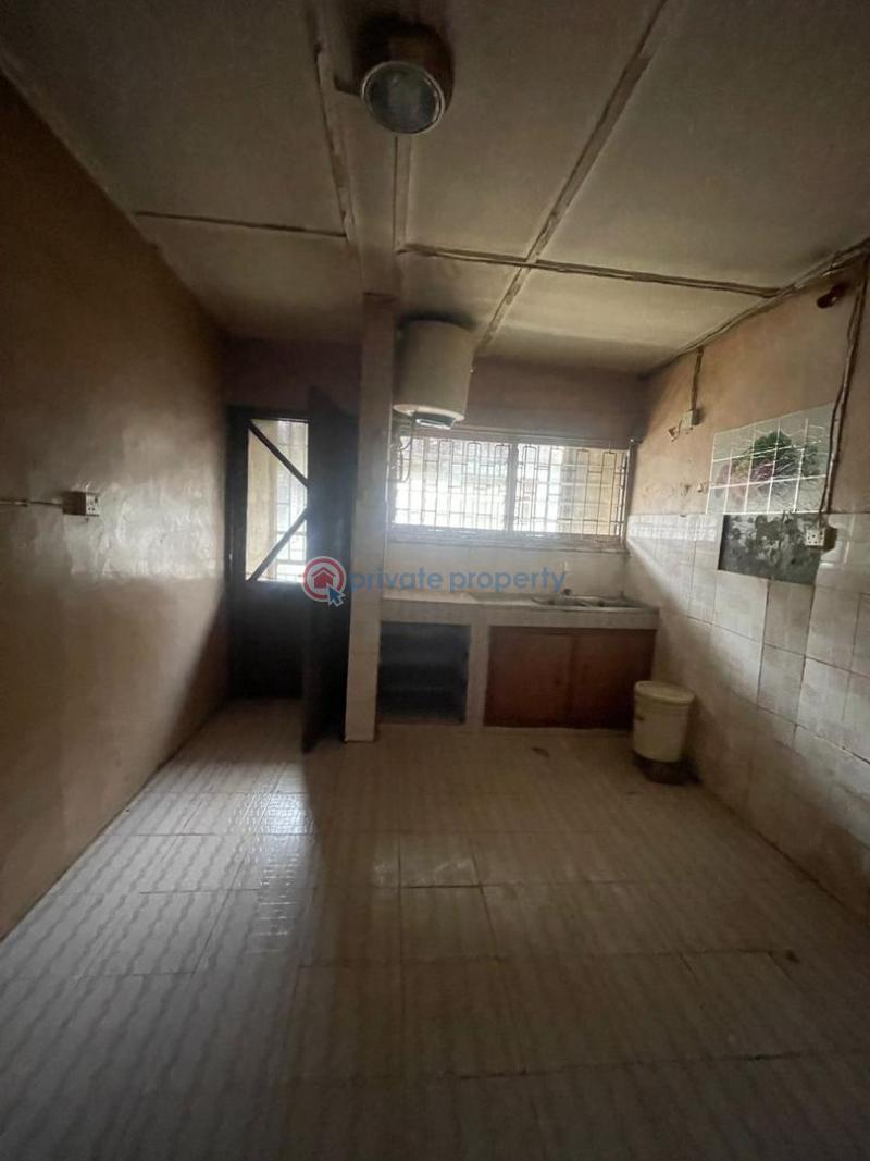 3 bedroom Flat & Apartment For Rent Off Brown Road, Surulere Lagos - 0