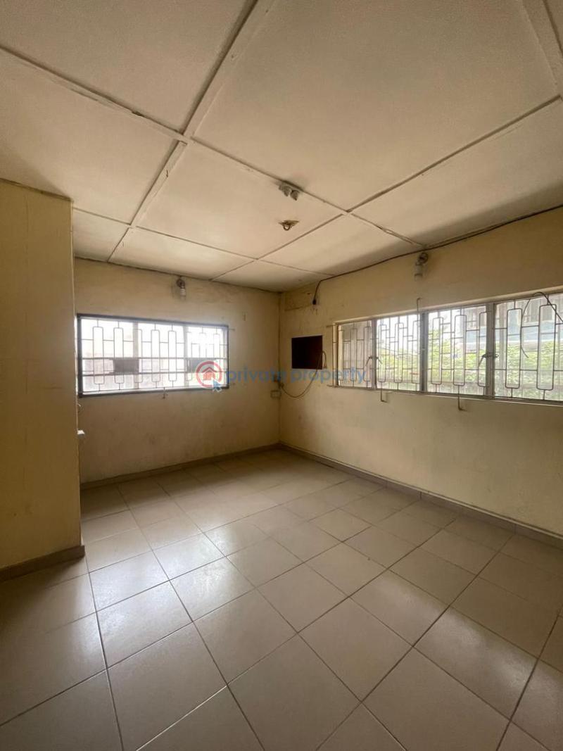 3 bedroom Flat & Apartment For Rent Off Brown Road, Surulere Lagos - 4