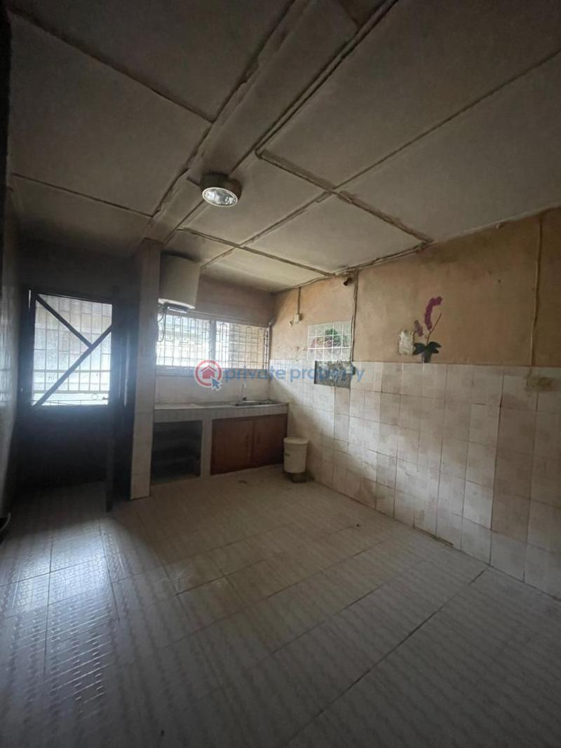 3 bedroom Flat & Apartment For Rent Off Brown Road, Surulere Lagos - 1