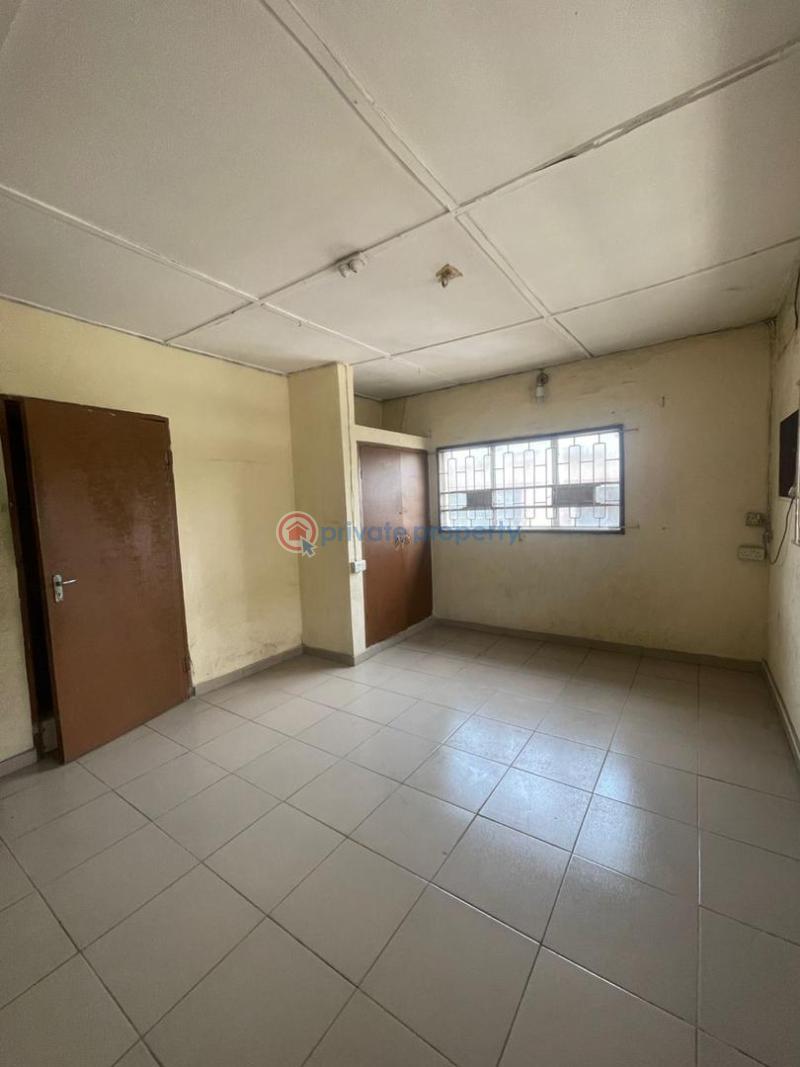 3 bedroom Flat & Apartment For Rent Off Brown Road, Surulere Lagos - 5