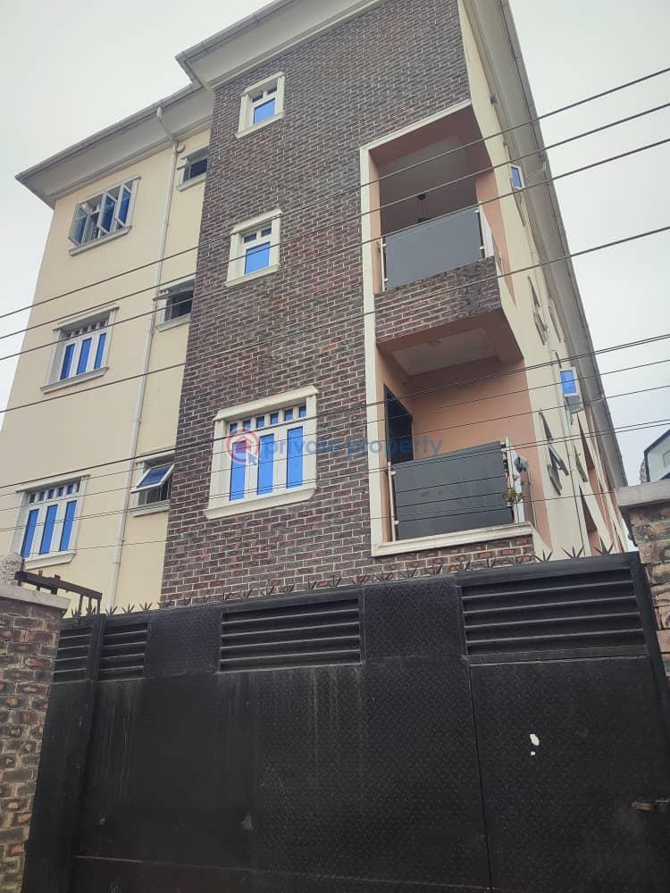 For rent 1 bedroom Flat & Apartment Street Onike Yaba Lagos (PID