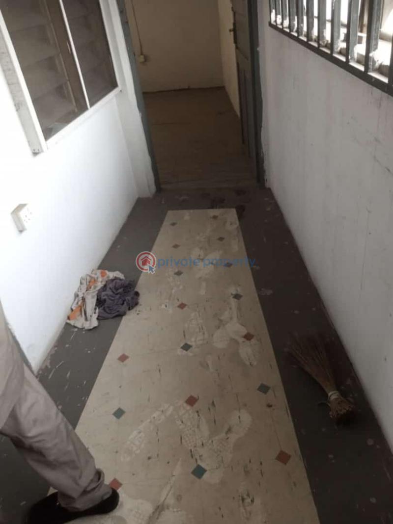 1 bedroom Flat & Apartment For Rent Bosede Kuboye Street Off Eric More Road Bode Thomas Suruler Bode Thomas Surulere Lagos - 2