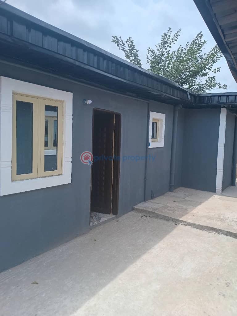 1 bedroom Flat & Apartment For Rent Fadeyi Shomolu Lagos - 0