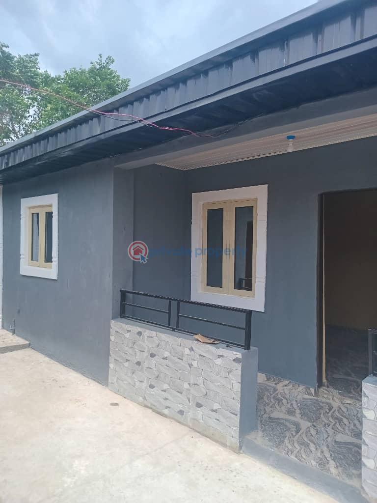 1 bedroom Flat & Apartment For Rent Fadeyi Shomolu Lagos - 1