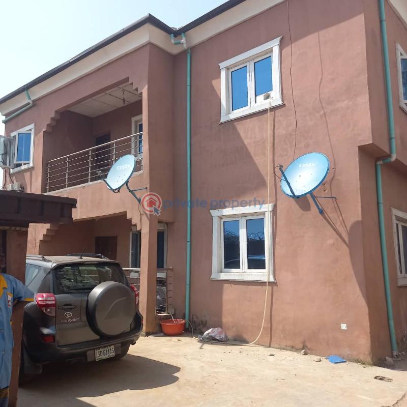 For sale 3 bedroom House Oyadiran Estate,sabo Yaba Sabo Yaba Lagos