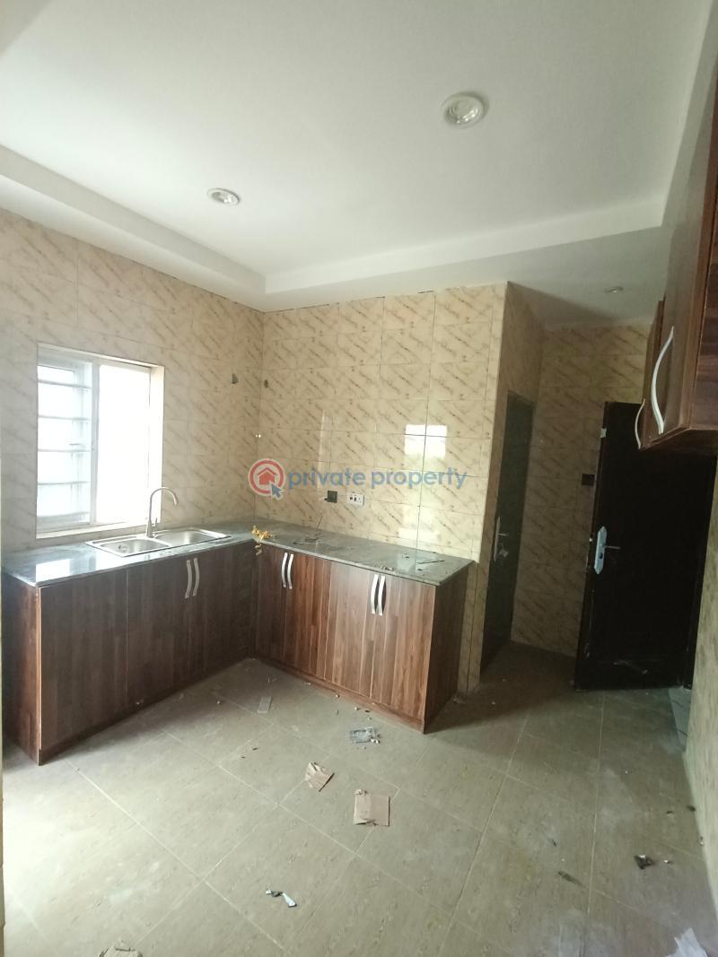 For rent 2 bedroom House Within Shell Cooperative Area Eneka Off