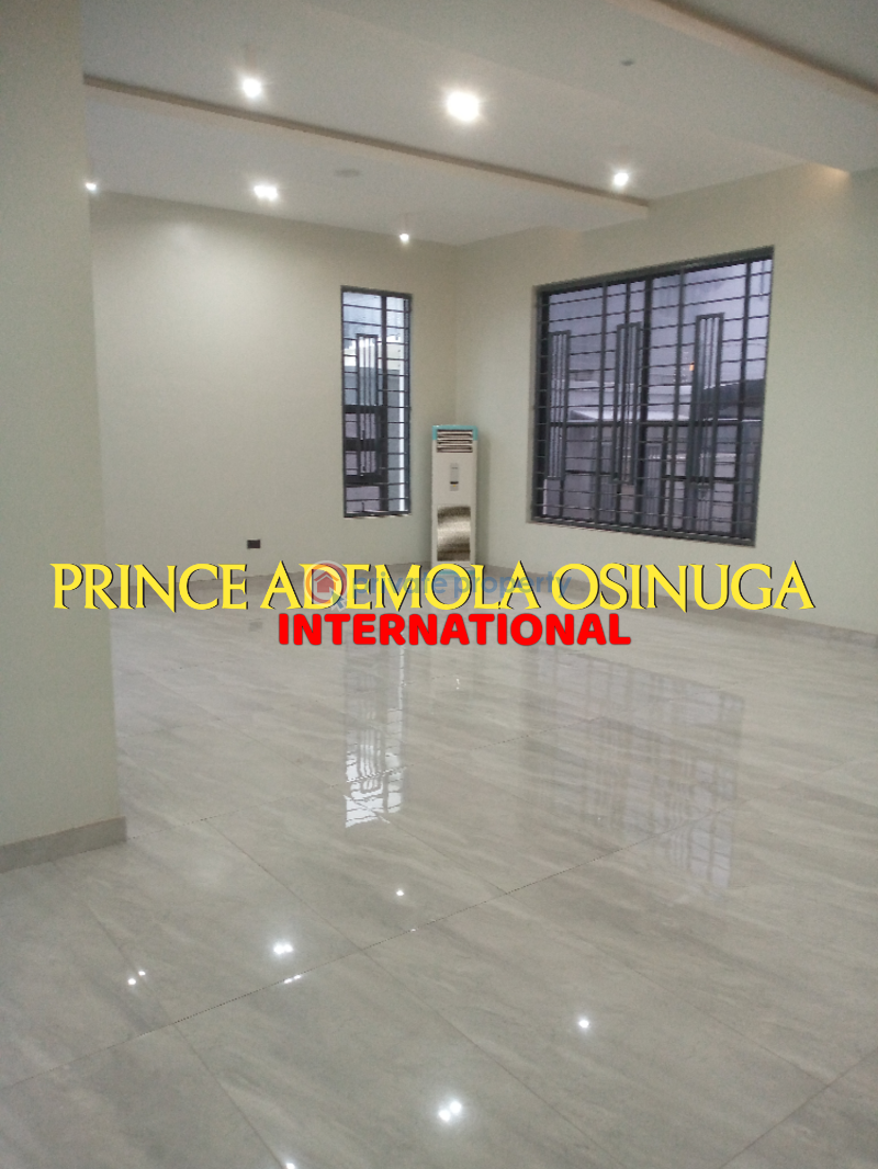 5 bedroom Detached Duplex For Sale Mojisola Onikoyi Estate Lagos - 1