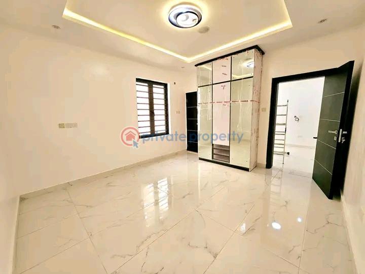 5 bedroom Detached Duplex For Sale Omole Phase 1 Estate Gra Agidingbi Ikeja Lagos - 3
