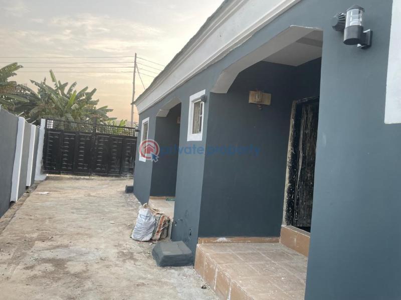 2 bedroom Detached Bungalow For Sale Wisdom Estate Akobo Ibadan Oyo - 3
