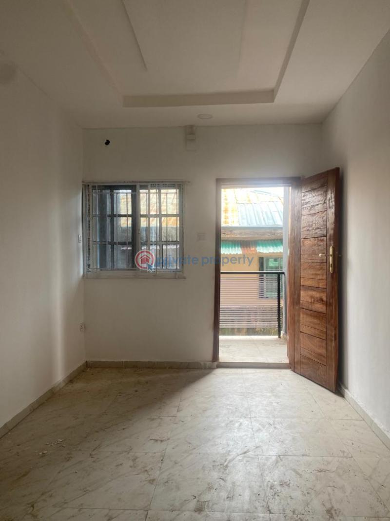 2 bedroom Block Of Flats For Rent Folagoro Fola Agoro Yaba Lagos - 3