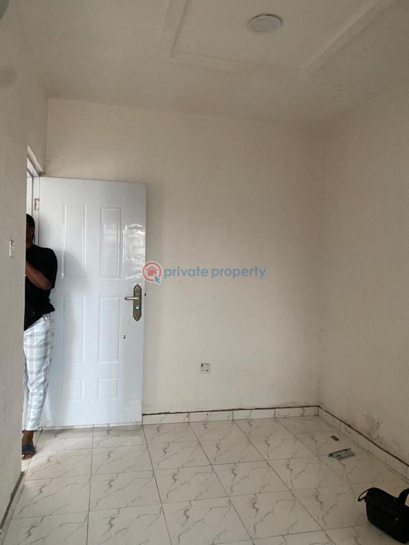 2 bedroom Flat & Apartment For Rent Onipanu Shomolu Lagos - 9