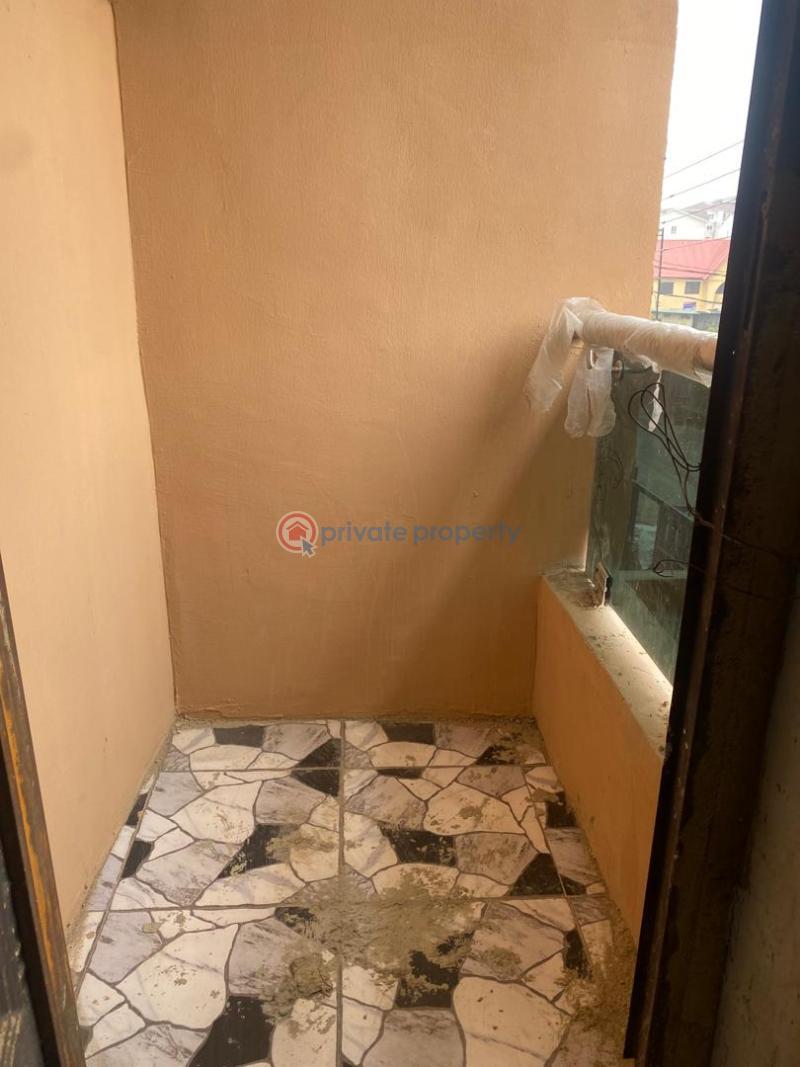 2 bedroom Flat & Apartment For Rent Alagomeji Yaba Lagos - 9